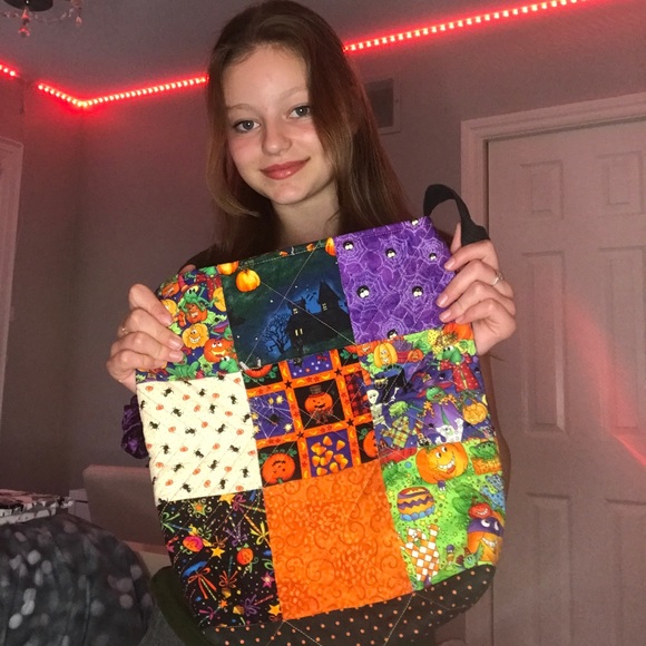 One amazing Halloween candy bag! - Picture 5 of 5